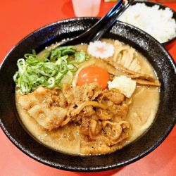 肉玉そば(にんにく)＋小ライス