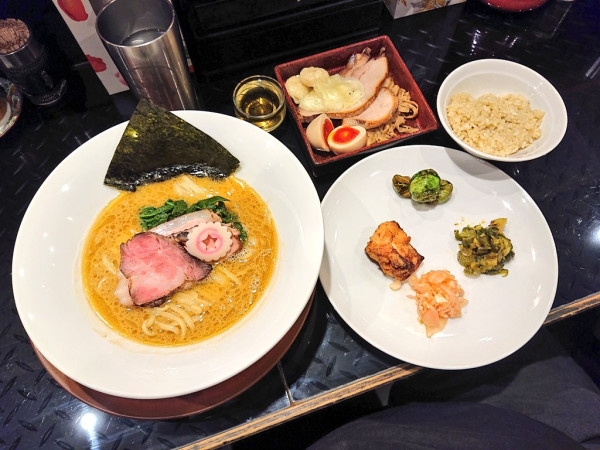 「【限定】八咫烏式Yeah系イベリコ豚と栗とカシス、など」@トーキョーニューミクスチャーヌードル 八咫烏 CHIKARABOの写真