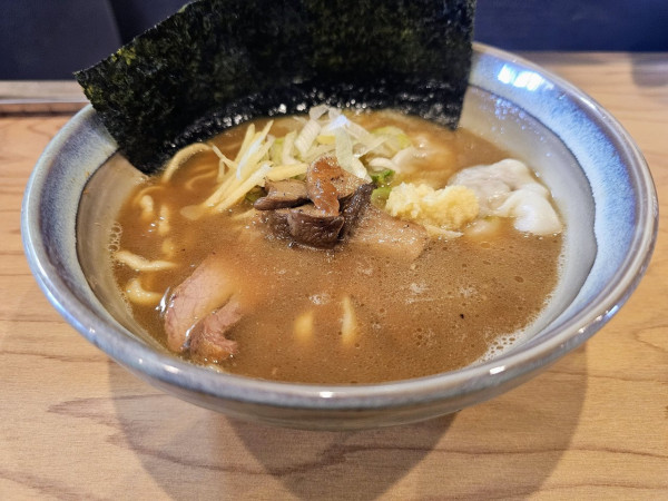 「ワンタン生姜醤油ラーメン」@ラーメンパーク あずーるの写真