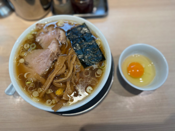 「限定 中華麺 ~節と煮干の醤油~ 小1200円＋生卵100円」@桜上水 船越の写真