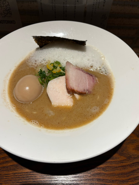 「白のとりこ味玉」@麺屋周郷 鶏のとりこの写真