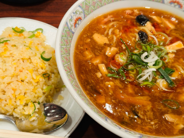 「酸辣湯麺 半チャーハンセット 750円」@旭家の写真