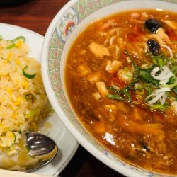 酸辣湯麺 半チャーハンセット 750円