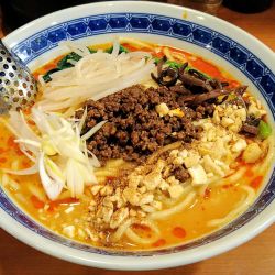 胡麻味噌担々麺