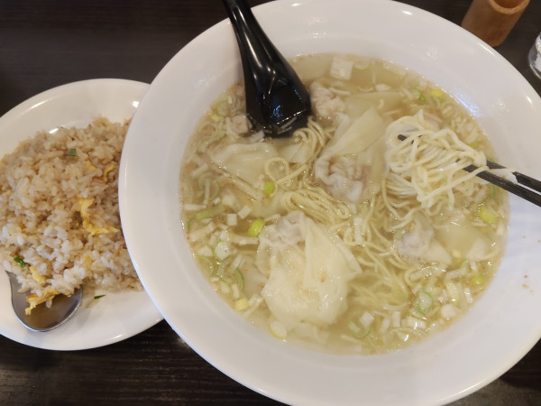 「定食 ワンタンメン半チャーハン(1,100)」@チャイナ飯店の写真