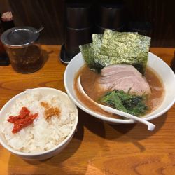 ラーメン（900）ライス（100）