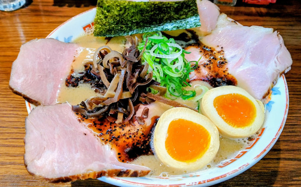 「特製濃厚ラーメン黒」@ラーメンかなやの写真