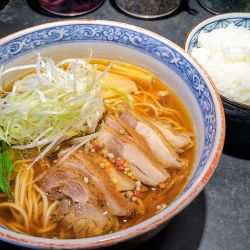 笠岡ラーメン+ライス(生卵サービス付)