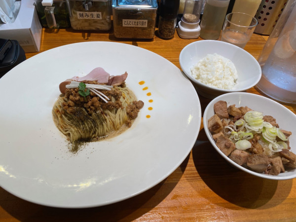 「限定　山椒×辣油の担々麺（１１００円）＋まかない丼３００円」@らぁーめん 滿帆家の写真