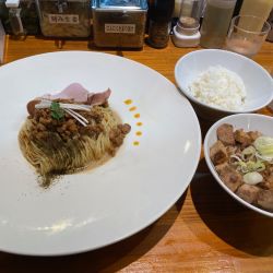 限定　山椒×辣油の担々麺（１１００円）＋まかない丼３００円