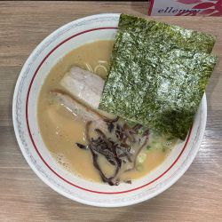 らーめん(890円)