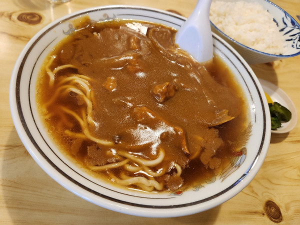 「カレーラーメン　半ライス」@開華楼の写真
