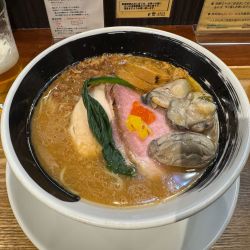 牡蠣とあん肝の赤味噌そば