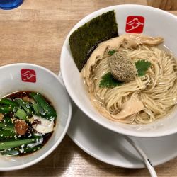 にんにくホルモンつけそば1600円