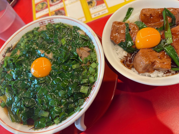 「ニラ中華そば+純レバ丼」@レバニラ中華 満腹の写真