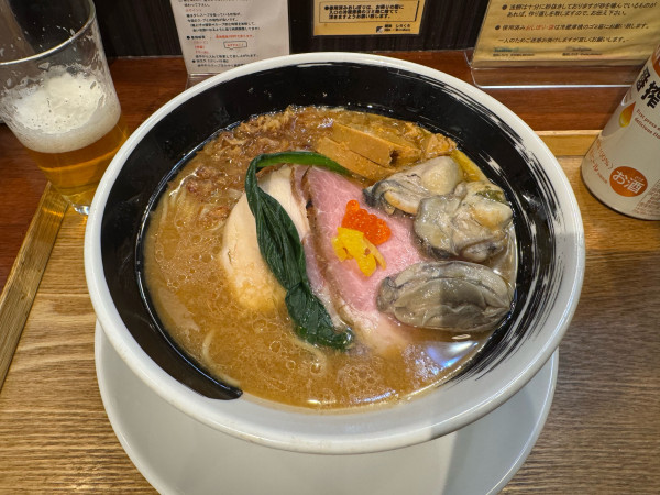 「牡蠣とあん肝の赤味噌そば」@麺処しろくろの写真