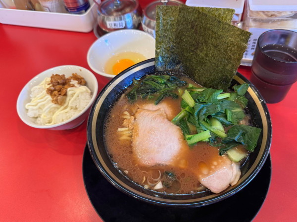 「朝ラーメン（並）＋ライス食べ放題」@大輝家直系家系ラーメン 大金家 亀有店の写真
