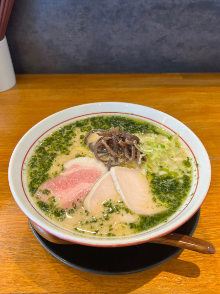 「しそ豚骨ラーメン」@らーめんニュー直方の写真