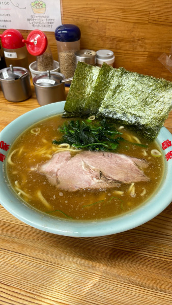 「ラーメン（中盛り）」@ラーメン竜家 六角家姉妹店の写真