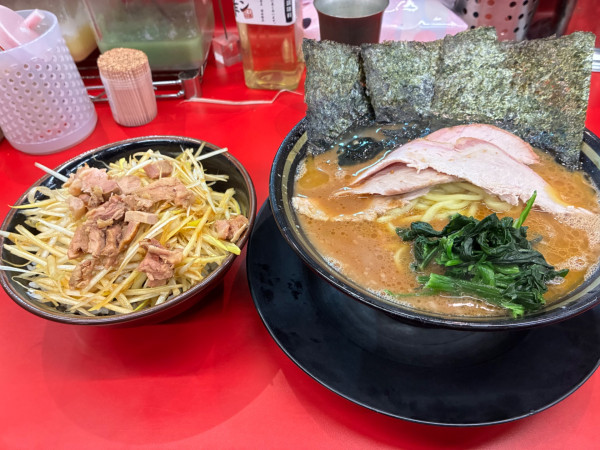 「ラーメン　ネギ丼」@IEKEI_TOKYO 王道家直系の写真