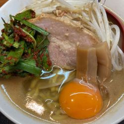味噌ラーメン、辛ニラ、生卵