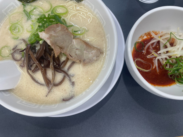 「辛ラーメン：750円＋替え玉0円」@博多天神 お茶の水店の写真