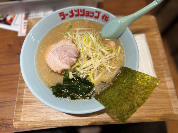 「醤油ネギラーメン 750円(税込825円)」@ラーメンショップ◯化 糀谷店の写真