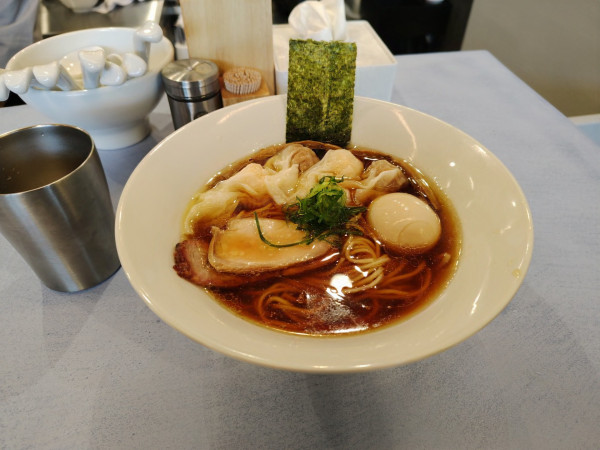 「黒　特製わんたん麺¥1650」@自家製麺 はし本の写真