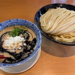 鶏黒つけ麺1060円