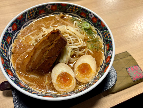 「煮玉子のせ角煮味噌らーめん」@味噌屋蔵之介 ひばりヶ丘店の写真
