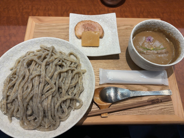 「御影つけ麺（中）1400円＋麺増し100g 200円」@手打式特級多加水 御影麺 鏑矢の写真