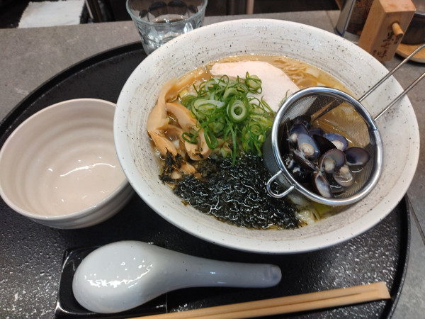 「【期間限定】しじみ(塩)そば¥1200-」@中華そば 神田 そめいよしのの写真