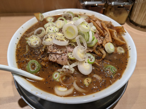 「札幌ブラック1200円大盛130円」@札幌六坊の写真