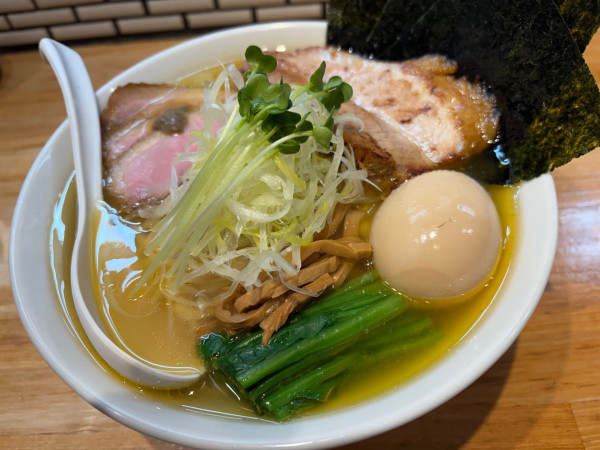 「塩中華そば（全部のせ）」@中華ソバ ビリケンの写真