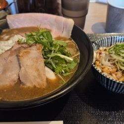 濃厚煮干しそば(標準)1100円+チャーシュー丼(小)400円