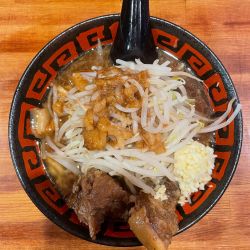 豚ラーメン(950円)ニンニク