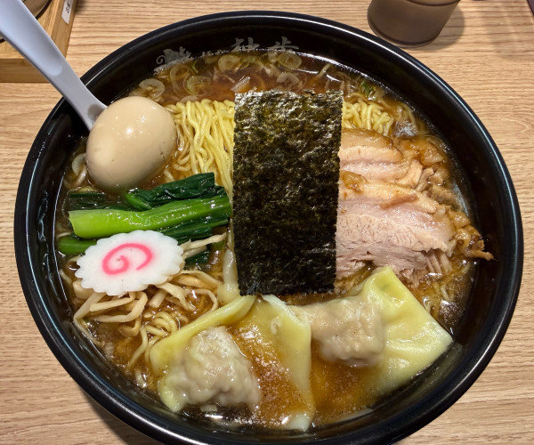 「極上魚介中華そば特盛600g」@麺や独歩 昭島本店の写真