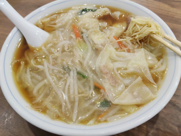 「サンマーワンタンメン(1,050)」@玉泉亭 横浜ポルタ店の写真