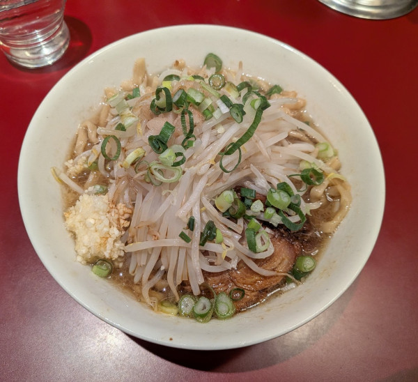 「ライト　ミニ（ニンニク、ネギ）940円」@豚らーめん ミドリカワの写真