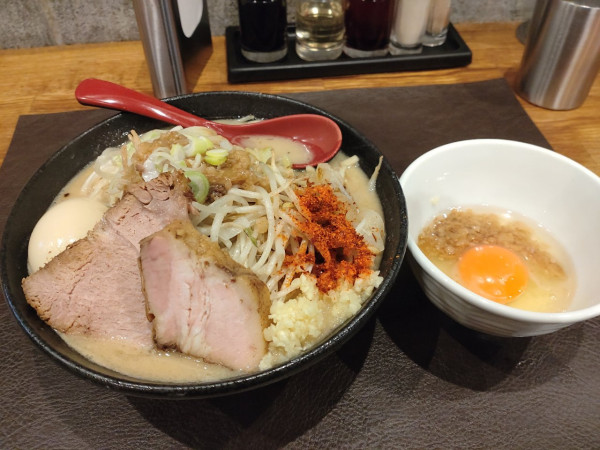 「夜限定　炒め野菜の味噌二郎系＋あぶら玉さん」@麺処 青野の写真