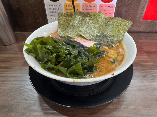 「ラーメン中（硬め）」@家系ラーメン ゆくる家の写真