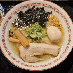 味玉塩らーめん　1030円