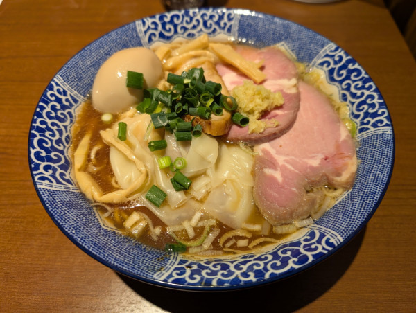 「特製中華そば 黒」@中華そば 虎桜の写真