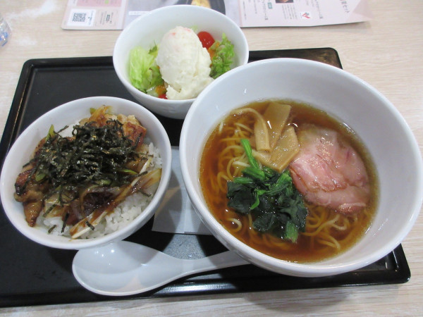 「ミニ中華麺ミニ丼セット（９７９円）」@デニーズ 阿見店の写真