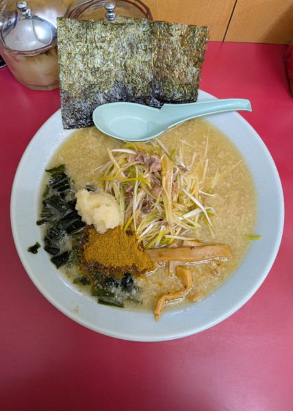 「ネギ塩ラーメン+カレー粉」@ラーメンショップ 犬塚本店の写真