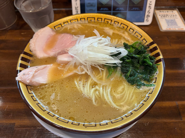 「鶏こて醤油 大盛」@らぁ麺 しろがね 松本本店の写真