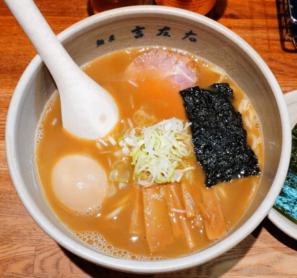 「味玉らーめん＋のり＋エビスビール小瓶」@麺屋吉左右の写真