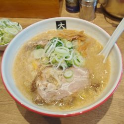 味噌らーめん（大盛）＋ネギ（別皿）