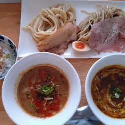 2☓2つけ麺（和風カレーつけ汁&担々つけ汁）￥1400