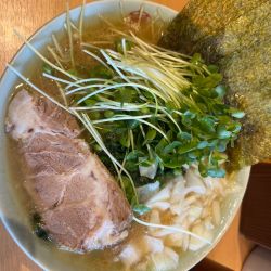 ラーメン1,000円＋玉ねぎ120円＋カイワレ70円
